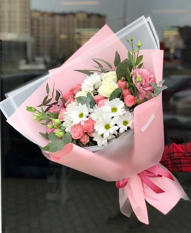 Букет цветов из: Розы, Лизиантусы и Хризантемы в Ужур